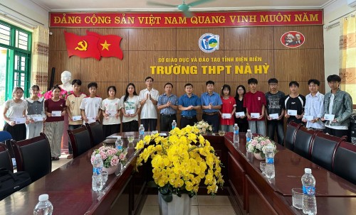 Xã Nà Bủng quan tâm, đồng hành cùng học sinh trước Kỳ thi tốt nghiệp THPT năm 2026