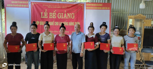Trung tâm GDNN - GDTX 2 Tổ chức Bế giảng các lớp Đào tạo nghề  cho lao động nông thôn đợt 1, năm 2026