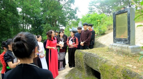 Về Him Lam - Chạm vào lịch sử, nuôi dưỡng lòng biết ơn của học sinh Trường PTDTNT THPT tỉnh Điện Biên