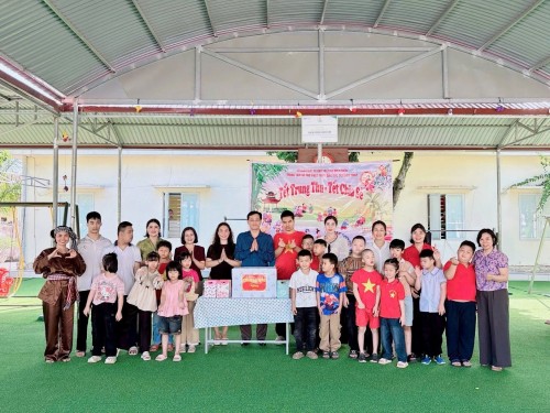 Trung tâm Hỗ trợ phát triển giáo dục hòa nhập tỉnh Điện Biên tổ chức hoạt động trải nghiệm “Vui Tết Trung thu” cho học sinh khuyết tật