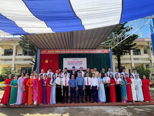 RỘN RÀNG TIẾNG TRỐNG KHAI GIẢNG NĂM HỌC MỚI TẠI TRƯỜNG THPT NÀ TẤU
