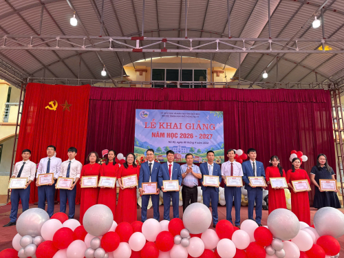 TRƯỜNG THPT NÀ HỲ TƯNG BỪNG KHAI GIẢNG NĂM HỌC 2026-2027