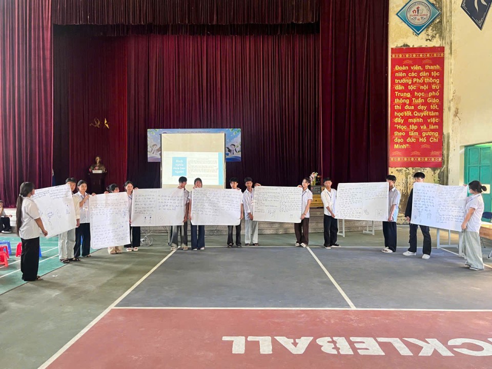 Trường PTDTNT THPT tỉnh Điện Biên: Tư vấn sức khỏe sinh sản vị thành niên cho học sinh khối 11