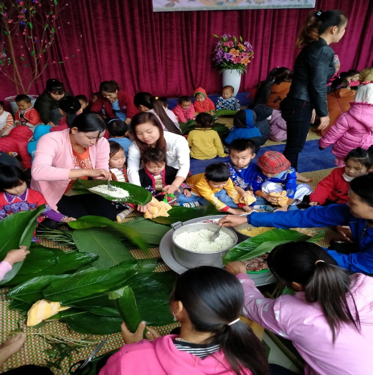 Trường mầm non Nà Hỳ đang là một trong những điểm đến đáng sống ở vùng cao của Việt Nam. Tại đây, các em nhỏ được trải nghiệm những giờ học đầy vui nhộn và ý nghĩa, họ được giáo dục về những giá trị của dân tộc, rèn luyện sức khỏe và kỹ năng sống cần thiết khi trưởng thành. Hãy cùng đón xem hình ảnh những niềm vui ngày đầu tiên đi học của các em bé tại trường.
