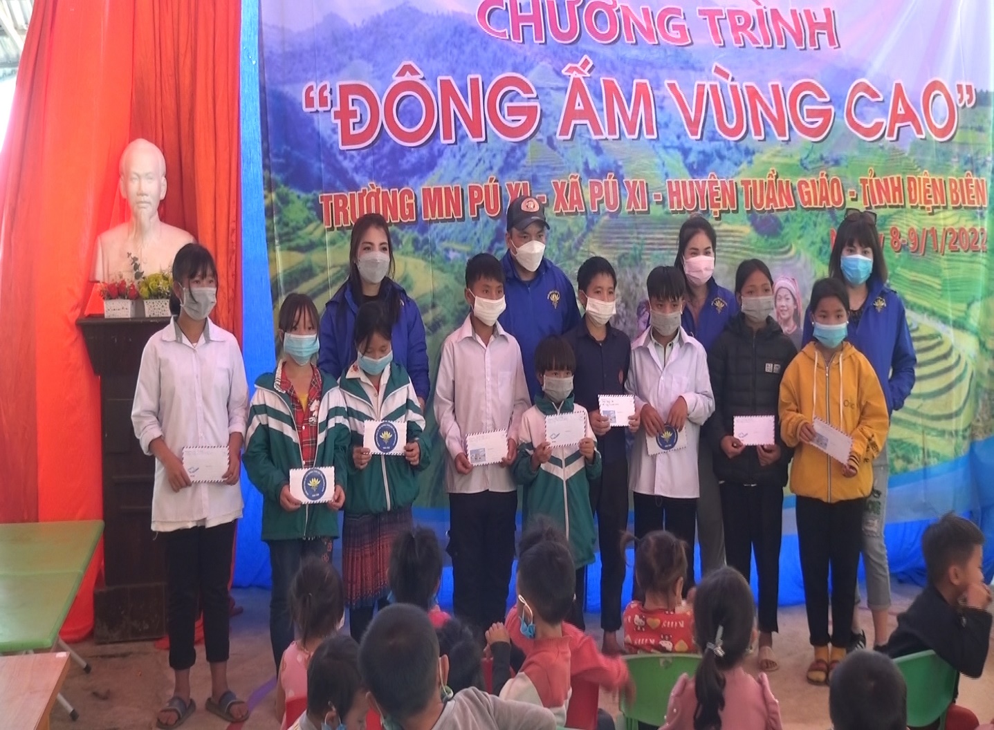Chương trình thiện nguyện “Đông ấm vùng cao” tại xã Pú Xi, huyện ...