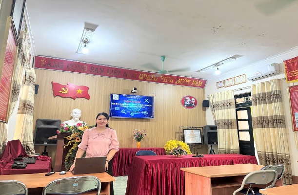 ''A person standing in front of a desk

Description automatically generated''