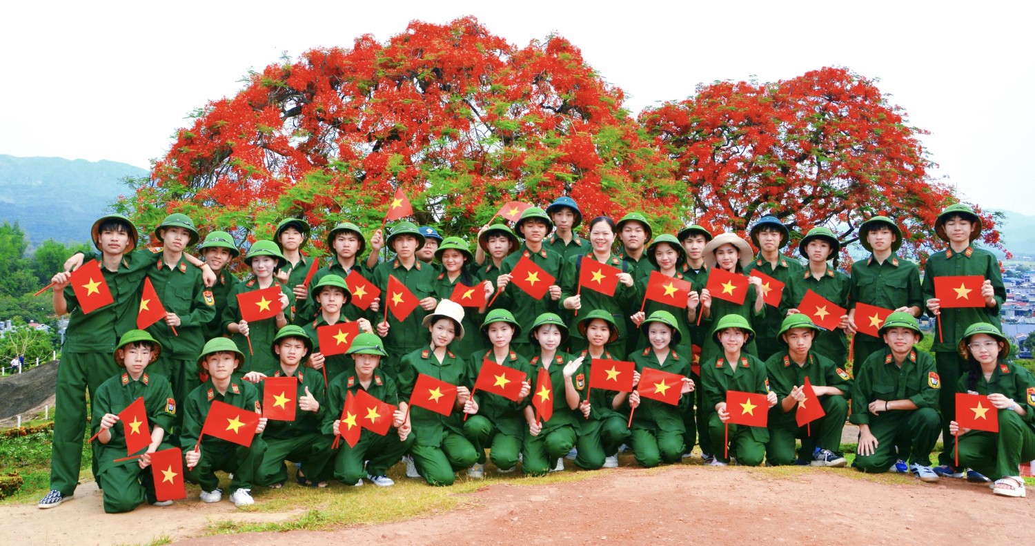 'A group of people in green uniforms holding flags

Description automatically generated'