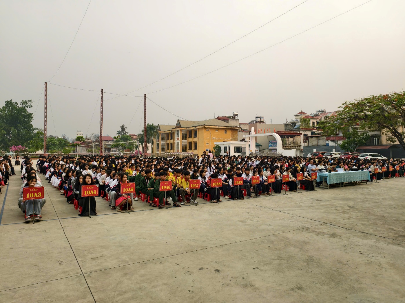 'A group of people sitting in a row

Description automatically generated'