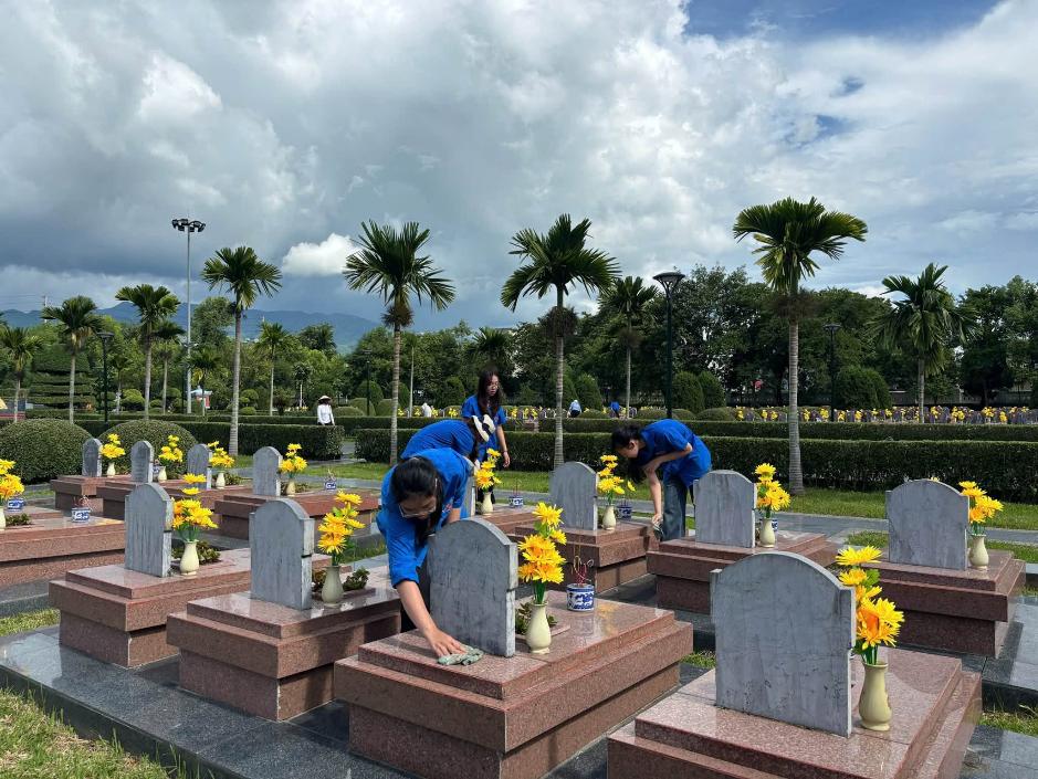 Có thể là hình ảnh về đài kỷ niệm